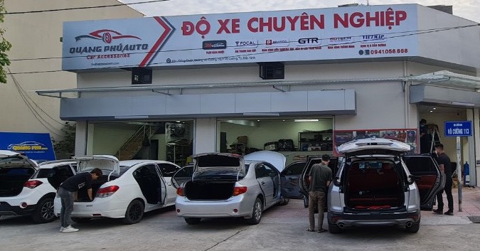 showroom Quang Phú Auto